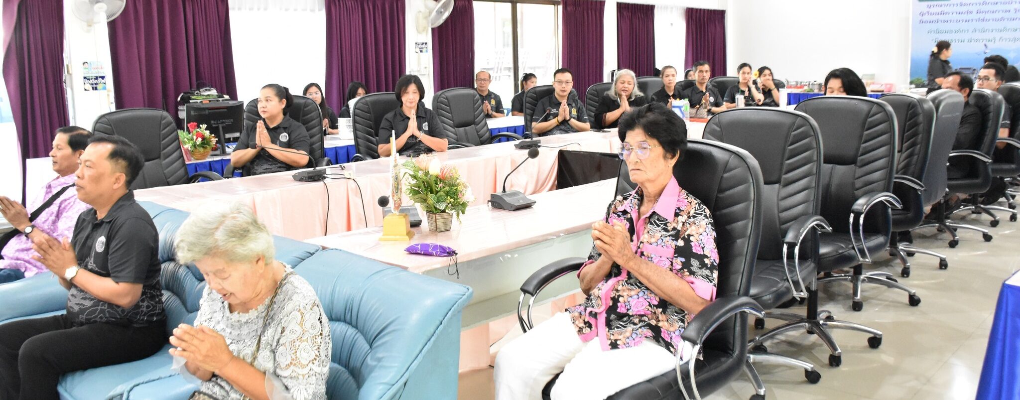 จัดพิธีทำบุญสงกรานต์  สำนักงานศึกษาธิการจังหวัดเพชรบุรี ๒๕๖๙