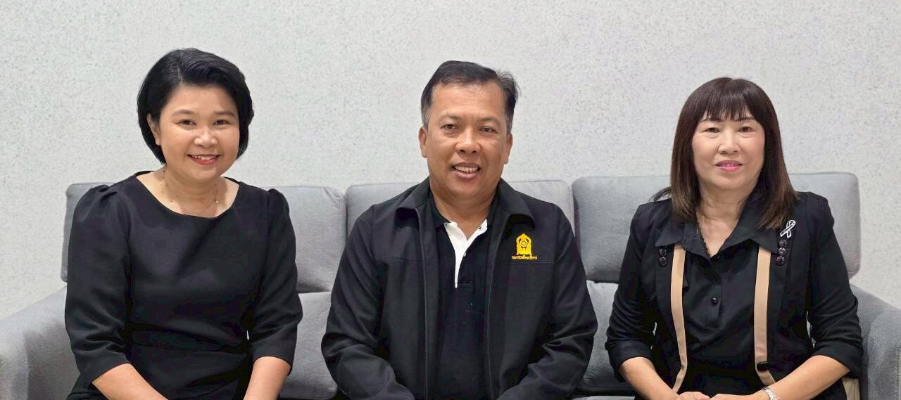 จัดอบรมเชิงปฏิบัติการหลักสูตร Smart Career & Mind Coach ด้วยนวัตกรรม AI” โครงการพัฒนาครูต้นแบบแนะแนวอาชีพและดูแลสุขภาวะผู้เรียน ด้วยเทคโนโลยี AI ที่ใช้ได้จริงในห้องแนะแนว  ของสำนักงานศึกษาธิการจังหวัดเพชรบุรี