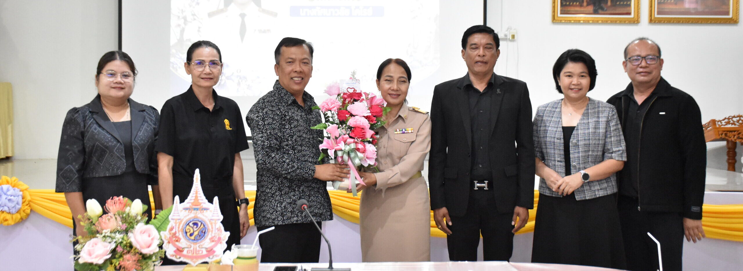 ร่วมต้อนรับและแสดงความยินดีกับ “นางทัศนาวลัย โคไรย์”  ในโอกาสย้ายมาดำรงตำแหน่งนักวิชาการศึกษาชำนาญการ กลุ่มพัฒนาการศึกษา ศธจ.เพชรบุรี