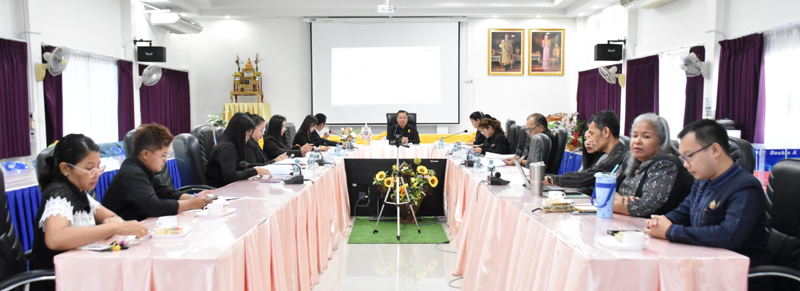 ประชุมสรุปรายงานผลการประเมินการดำรงรักษาสภาพ การเป็นสถานศึกษาพอเพียง ในพื้นที่จังหวัดเพชรบุรี ประจำปีงบประมาณ พ.ศ. 2569