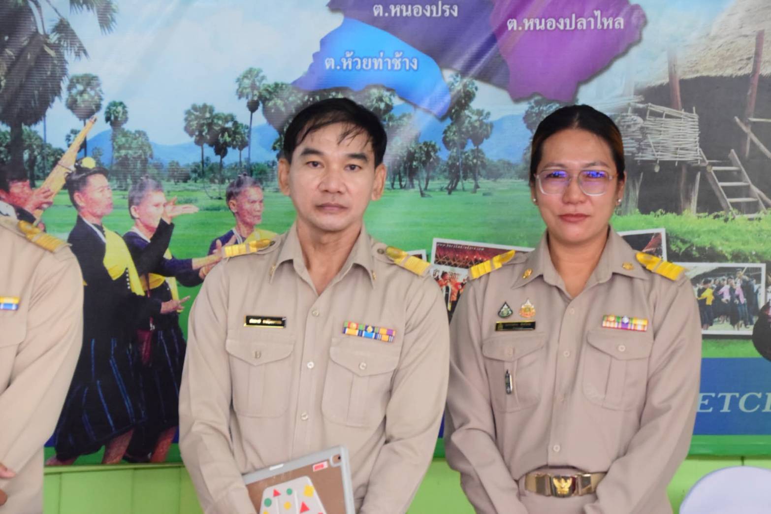ร่วมต้อนรับองคมนตรี ตรวจเยี่ยมการจัดการเรียนรู้ DLTV  จังหวัดเพชรบุรี