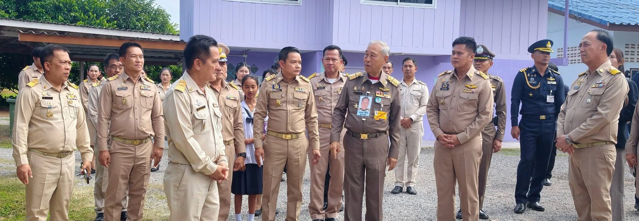 องคมนตรีตรวจเยี่ยม 4 โรงเรียนกองทุนการศึกษาในพื้นที่เพชรบุรี ติดตามการพัฒนาคุณธรรมและผลสัมฤทธิ์ทางการเรียน