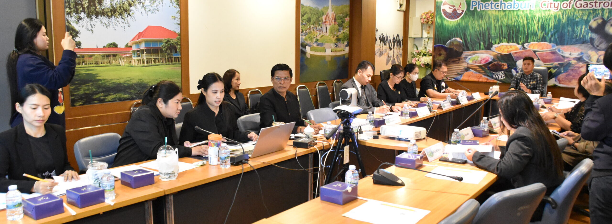 ประชุมคัดเลือกครูหรือเจ้าหน้าที่ที่สมควรได้รับรางวัล  “หม่อมงามจิตต์ บุรฉัตร บุคคลสำคัญของโลก” ประจำปี 2569