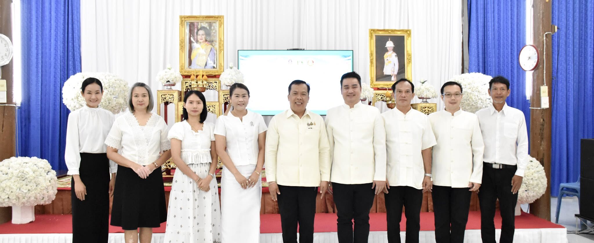 ศธจ.เพชรบุรี ร่วมปฏิบัติธรรมวันธรรมสวนะ “ครอบครัวหิ้วตะกร้า ศรัทธาอิ่มบุญ อุดหนุนชุมชน”