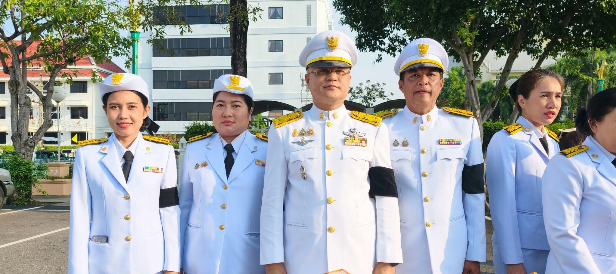 ศธจ.เพชรบุรี ร่วมพิธีทำบุญตักบาตรถวายพระราชกุศลและวางพวงมาลาถวายราชสักการะ เนื่องในวันนวมินทรมหาราช ประจำปี 2569